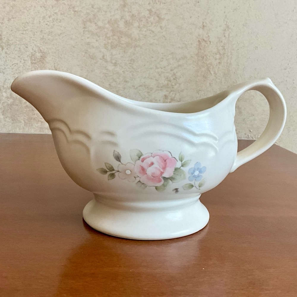 Pfaltzgraff Tea Rose Gravy Server